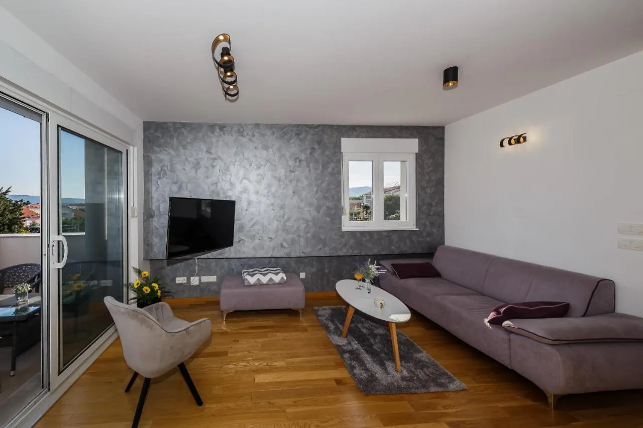 Apartment Angels Kastela