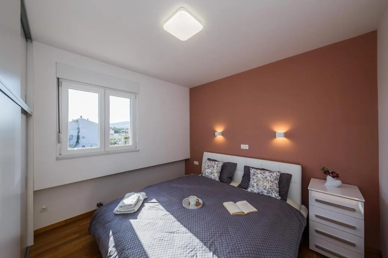 Apartment Angels Kastela